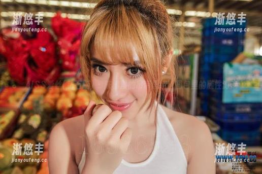 AISS爱丝(钻石版) - 陈雅漫的吊带思绪：图包里的随性游走