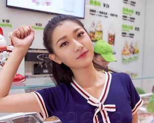 AISS爱丝(黄金版) – 图片里的索菲，汽车医生的道道也不一定能拯救这个野生心！