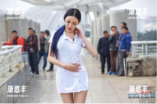 爱丝的美图，资源囤积如麻将牌，真是的，这哪是拍照？分明是一场牌局！
