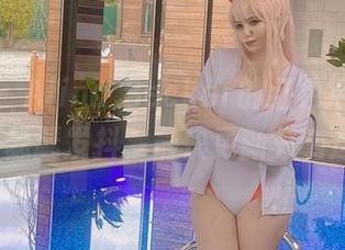 我想说，Alina Becker的红色毛衣让约尔·福杰瑟瑟发抖，最快更新只为这张图！