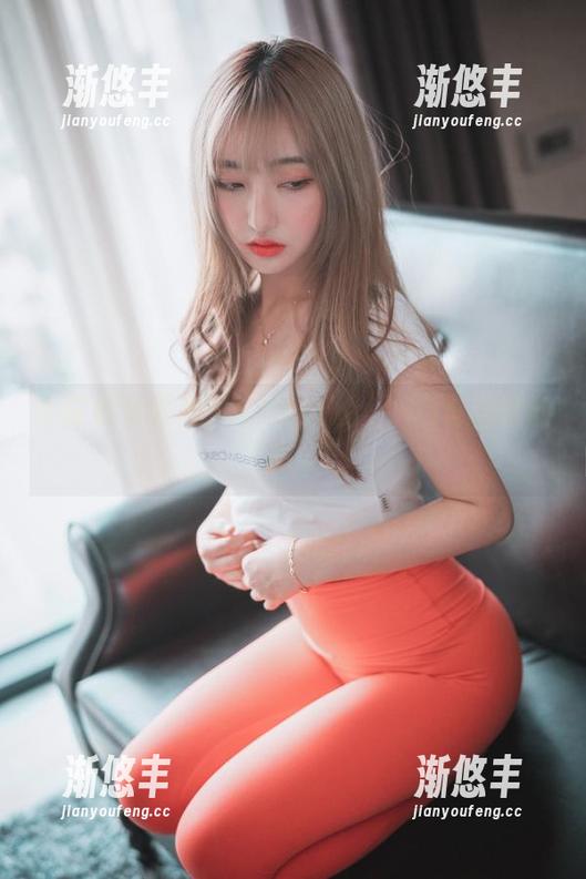 牛仔裤写真集：HaNari(하나리)与随性的“战斗”