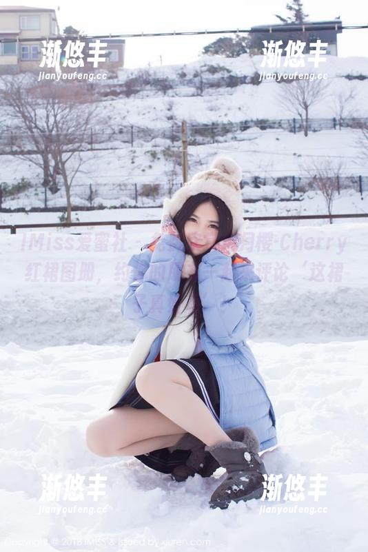 IMiss爱蜜社 - 免费欣赏绯月樱-Cherry红裙图册，约你的朋友一起来评论‘这裙子真好看’！