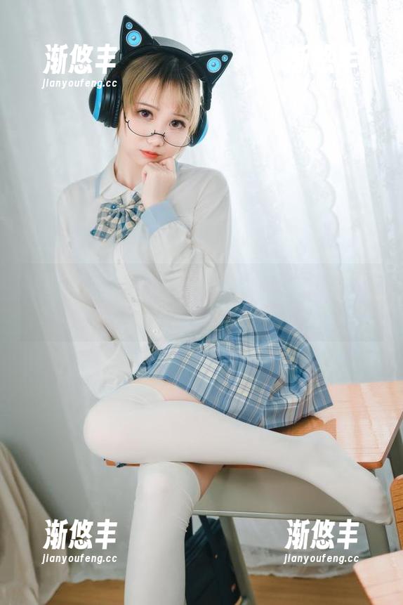 喵糖映画，带你领略教室JK制服的高清写真之美！