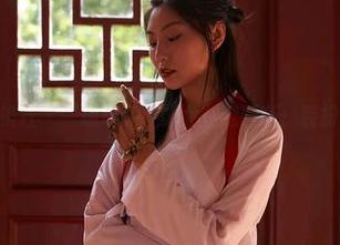 MiiTao蜜桃社 – “琉璃lily修女”定制版:装扮也能有灵魂