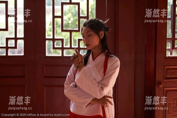 MiiTao蜜桃社 - “琉璃lily修女”定制版：装扮也能有灵魂