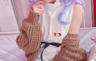 看了SayoMomo的私拍图包，我是不是该买一套体操服，然后……