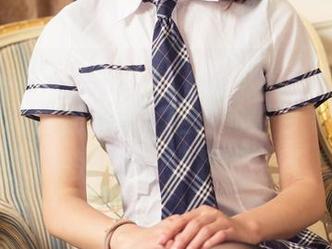 TouTiao头条女神 – “用心看”—娜依灵儿的白裙摇摇欲坠，图片的景色果然能让人思绪飘远，资源请自取。