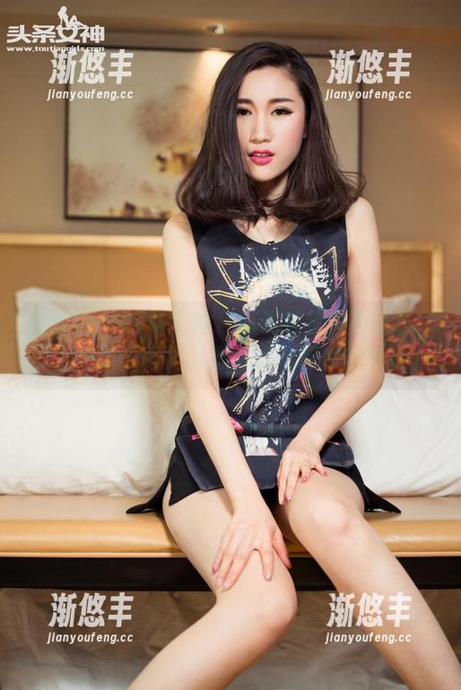 TouTiao头条女神-李思彤 TouTiao头条女神 - 高跟鞋迷失在李思彤的合集里,等不及想去试试街舞的节奏。
