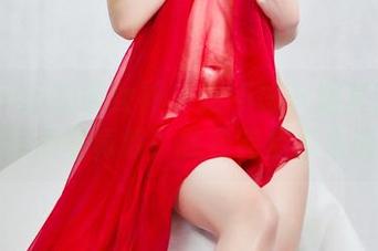 TouTiao头条女神 – 该不该下载莫晓希的贵妃醉酒写真集？我看完后不太确定。