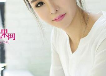UGirls尤果网 – 在松果儿的高清御姐写真集里，重温那种复杂的感觉。