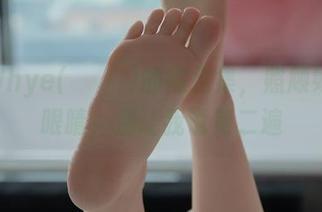 下载Uhye(이유혜)的裸足集，照顾好你的眼睛，别让我说第二遍