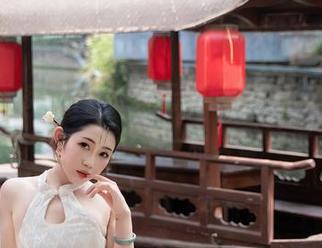 Xiuren秀人网 – 肆无忌惮的Candy糖糖╳泳池图包，分享一点夏日的清凉。