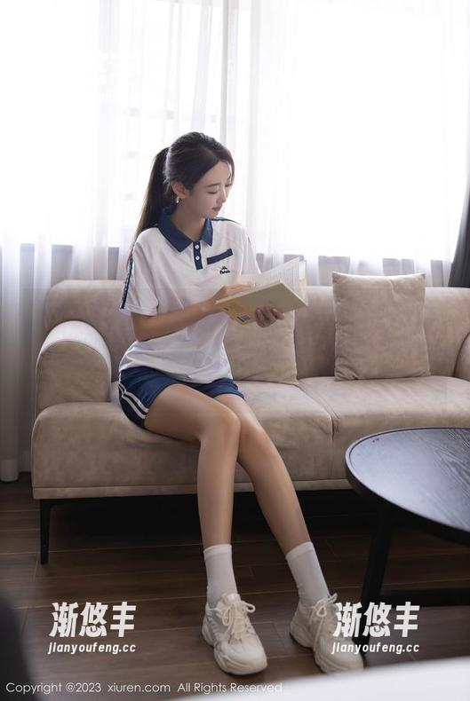 Xiuren秀人网 - 佘贝拉Bella秘书精选：当办公桌成了T台，谁能抵挡这电力十足的风采？