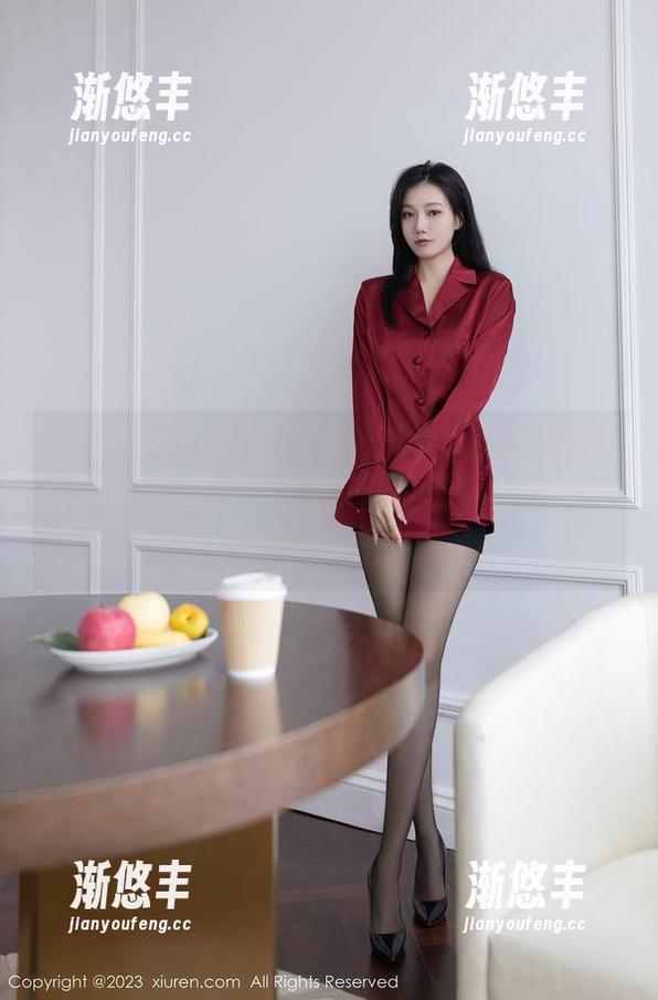 Xiuren秀人网 - 周慕汐baby的写真时间，花嫁如梦，仿若春天的脸；图册里每一页都在绽放。