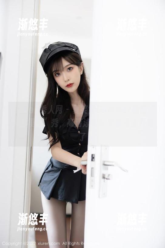 Xiuren秀人网 - 夏笑笑Summer的新“水上模特”秀，高清泳衣分享会马上开始了