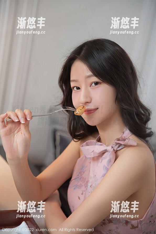 Xiuren秀人网 - 来看最新！小肉肉咪的旗袍原图，俘获了我的心