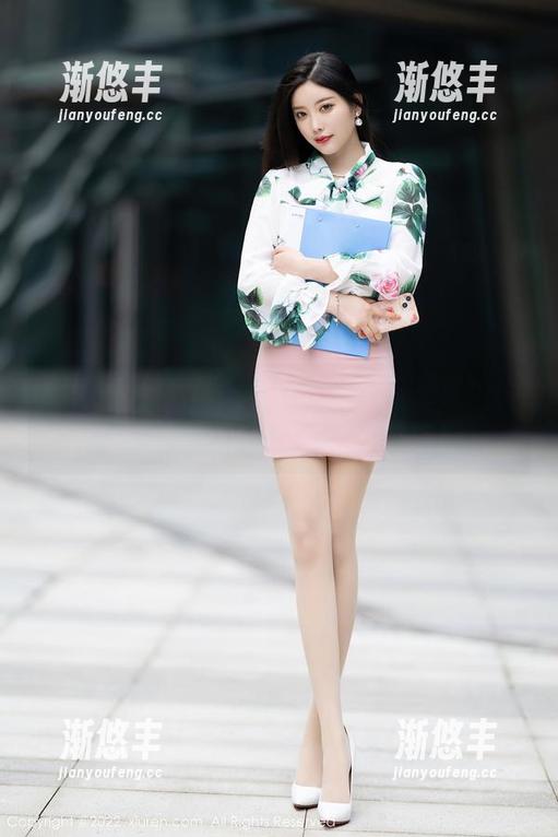 Xiuren秀人网-星星baby Xiuren秀人网 - 无圣光限制,星星baby的豹纹写真,原来可以如此大胆。