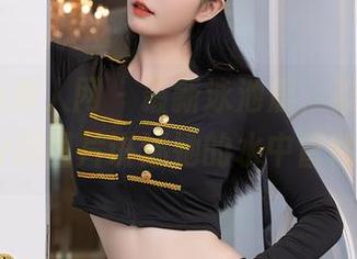Xiuren秀人网 – 最新泳池篇，柒喜小baby用图片讲述她的水中冒险。