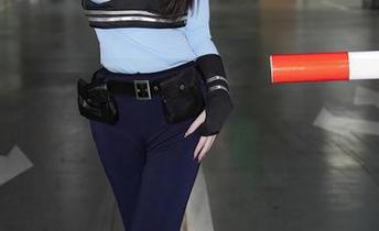 Xiuren秀人网 – 美图警报!白露小猪的制服资源终于上线,割舍不下的好啊!