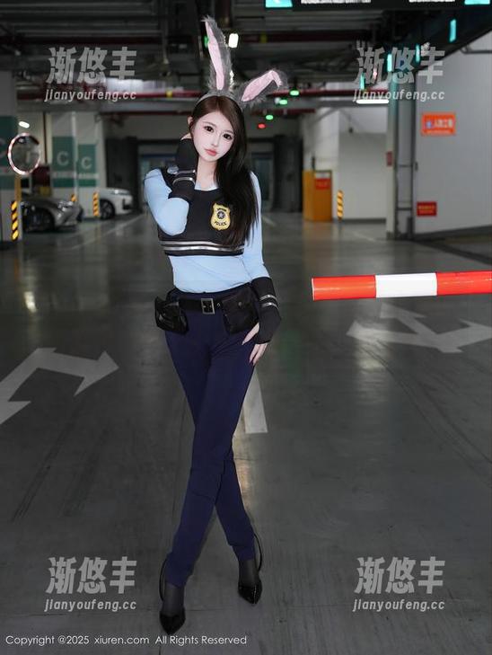 Xiuren秀人网 - 美图警报！白露小猪的制服资源终于上线，割舍不下的好啊！