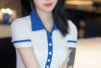 Xiuren秀人网 – 舞媚歆私房皮衣快递到，图包里有些违和的美吧？