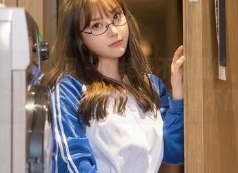 Xiuren秀人网 – 在线是不容易的，咱萌白酱的纯白作品让人琢磨不停