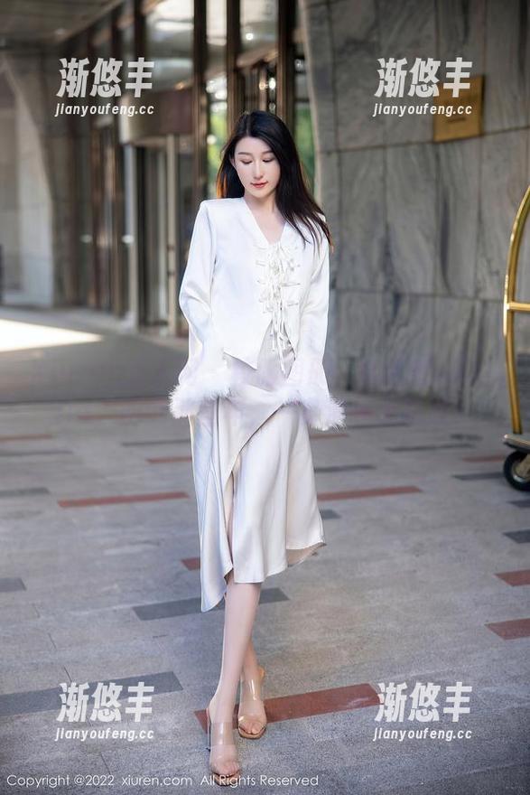 Xiuren秀人网 - 校服图册：陆萱萱cecillia，回到那些年，一身清纯无辜装；