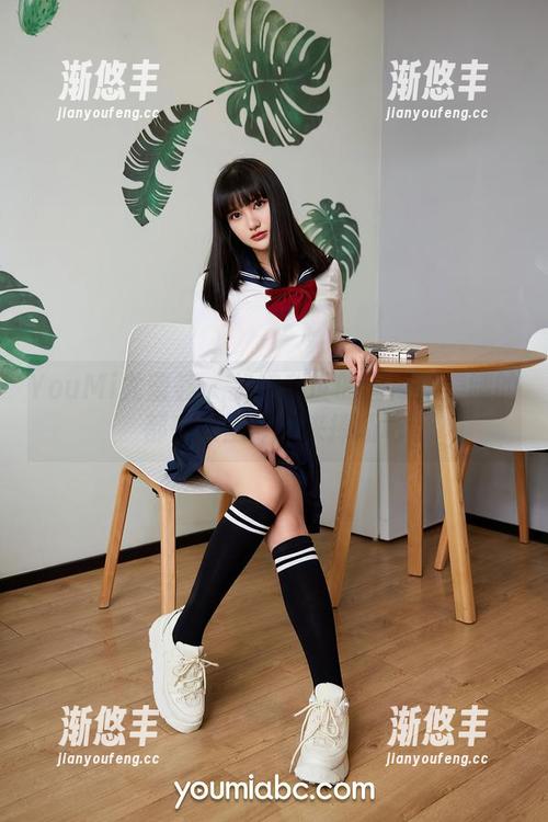 YouMi尤蜜荟-抖娘利世 YouMi尤蜜荟 - 抖娘利世的图库:美腿的都在这里等你来捧场吧