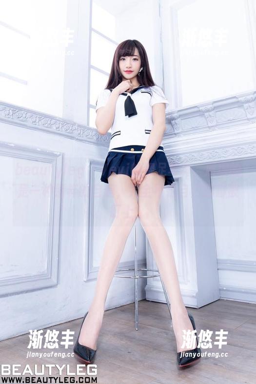 beautyleg - Vevi的裸足写真，展现的是一种别样的自信，完全不怕自己的脚被盯上。