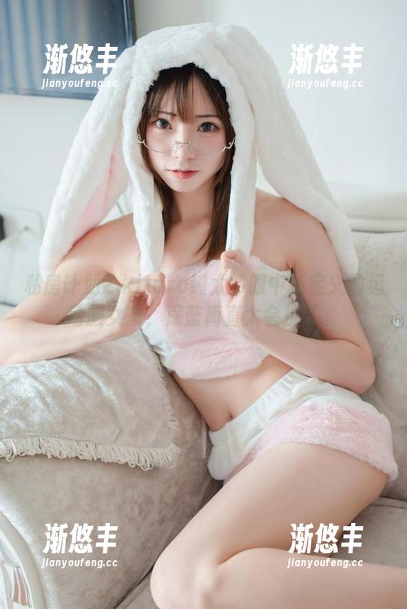 kitaro绮太郎 私房计划:kitaro绮太郎眼中新定义的运动服女孩,深蓝简直太会撩了。