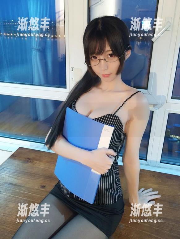 看吧，nagisa魔物喵的黑丝写真，网盘里的黑科技！