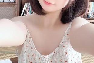 nagisa魔物喵的小奶牛自拍：私拍图集，慢慢品味那份矛盾的可爱。