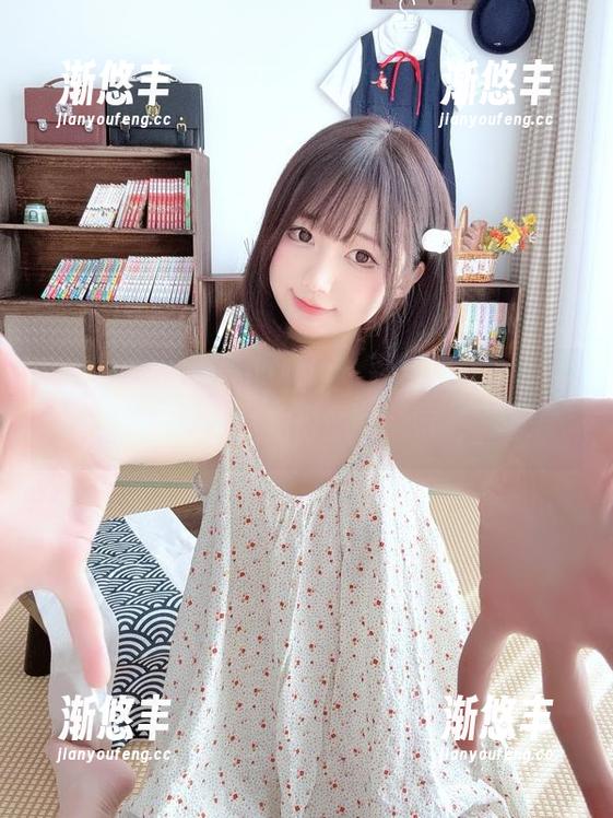 nagisa魔物喵的小奶牛自拍：私拍图集，慢慢品味那份矛盾的可爱。
