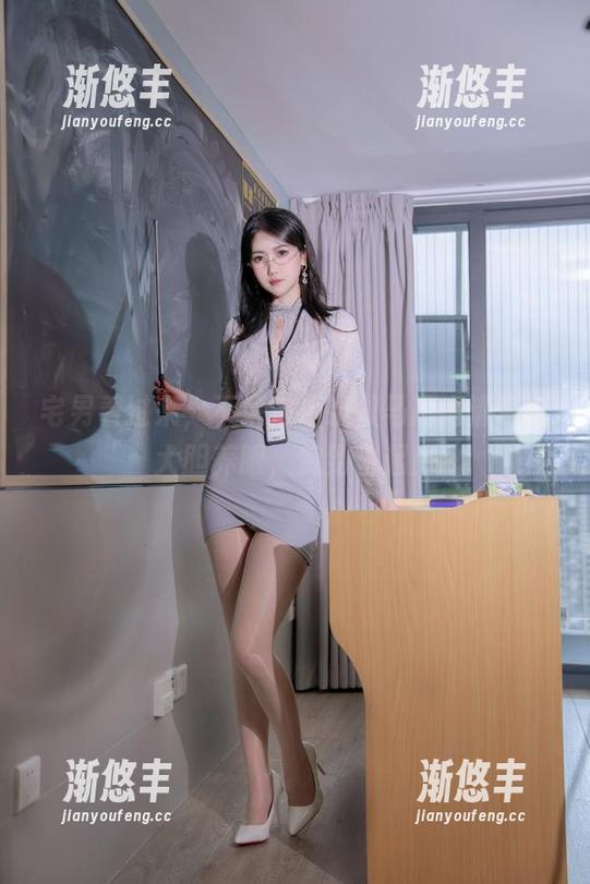 宅男看过来，不呆猫温泉双马尾高清写真大胆养眼，赞到飞起！