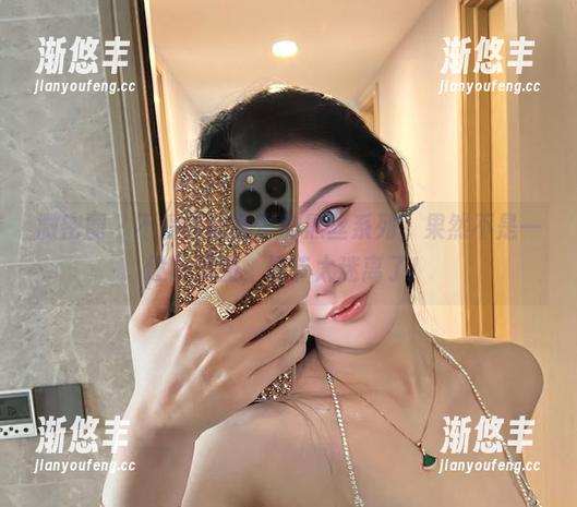微密圈 - 不爱笑的赛琳的黑丝系列，果然不是一般的美图，细节太迷离了！