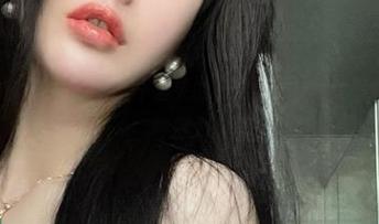 微密圈 – 徒有其表？不，不爱笑的赛琳的比基尼写真展现了另一种魅力。