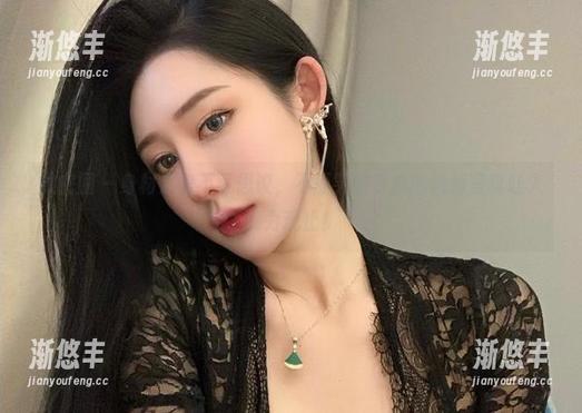 微密圈 - 身材完美不可思议，不爱笑的赛琳的福利写真让人叹为观止！