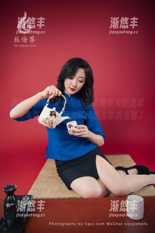 丽柜ligui - 袜子没洗的文静带来的足球宝贝写真，真想问这阵风怎么带我走到了这里…