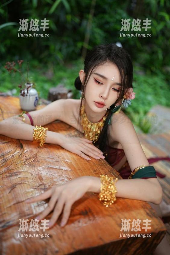 余多多Dudu 紫皇女的诱惑,当然要看余多多Dudu的精选图片!
