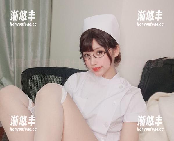 原图的灵动再加上你十七鸽的更新，白色护士还是那么迷人呢