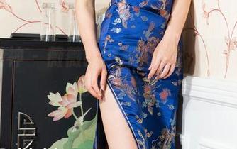 克拉女神 – 薇薇的壁纸时间：谁说校服只能板着脸？