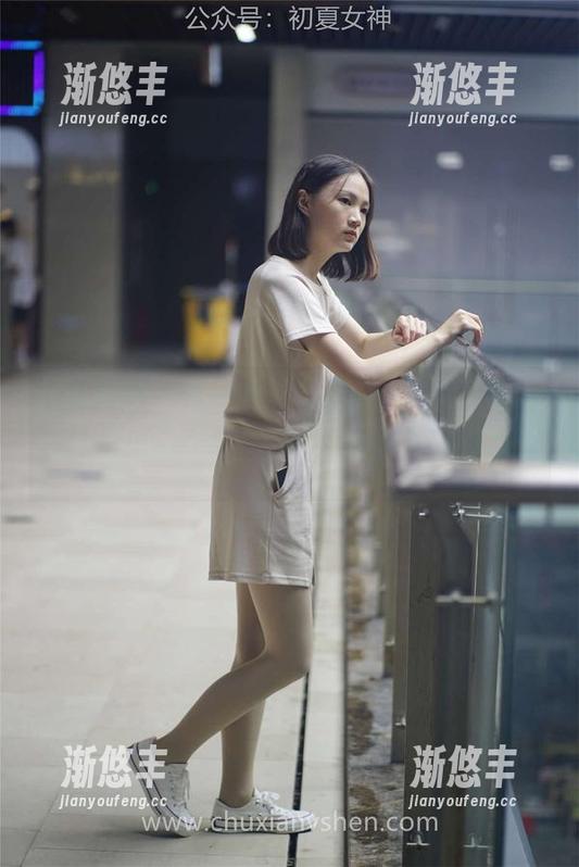 初夏女神-依依 初夏女神 - 依依的夏日夜雨,图库里的写真像是把雨打湿了,连心情都是湿漉漉的。