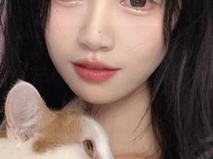 在线翻看千反田鹿子的黑白图集,快让我想起了那些年看的黑白电影,气氛渲染得还不错。