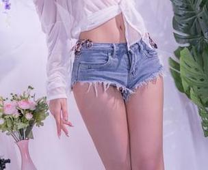 千反田鹿子：私房里的豹纹与罩纱，组合有点耐人寻味啊。