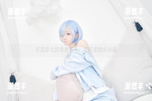 名濑弥七的免费写真：套装里的小心机