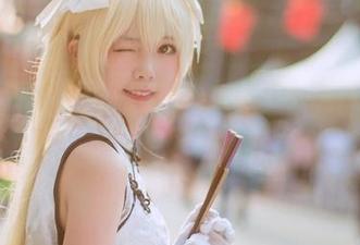 这棉袜就是情怀？向小圆的cos图册，懒得设防