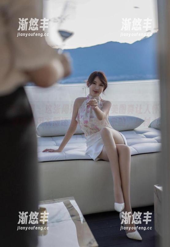 微密圈 - 这张周妍希的高清美图真让人怀疑她是用衣服还是自信穿出来的，身材太有个性啦！