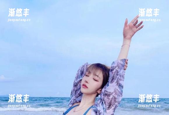 啾小妍，透明的无圣光合集：在这里，每一瞬都透着不一样的气息。