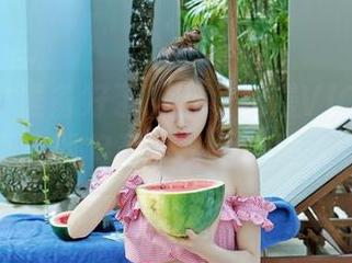 嗲囡囡 – 准备好了吗？陈雅漫VICKY最新泳装写真集即将开启一段“泼水”之旅！