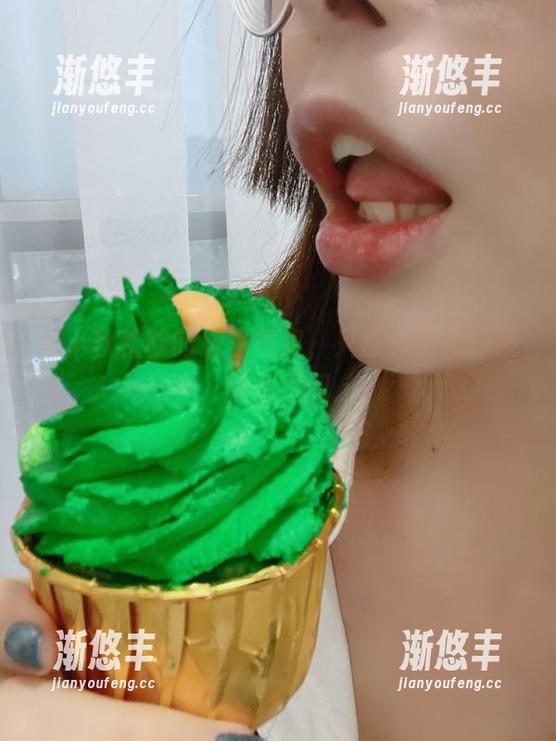 夏小秋秋秋的居家气息，只靠美图就撑起整片空间